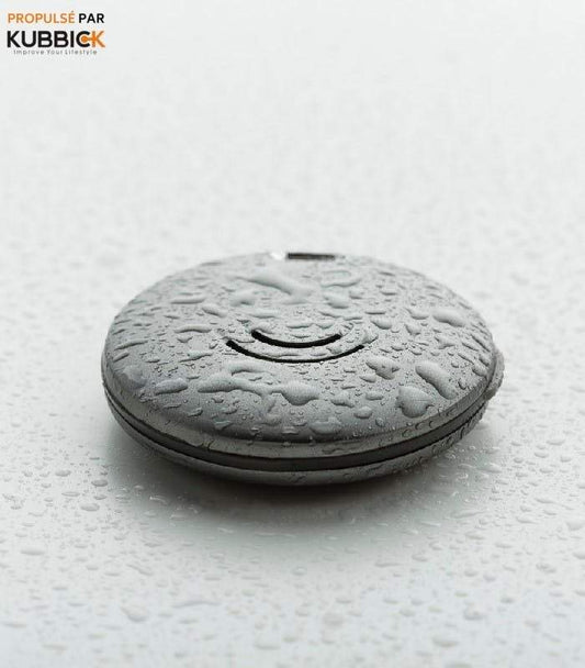 Orbitkey paikannin märkänä pöydällä - tilaa dekoja.net verkkokaupasta.