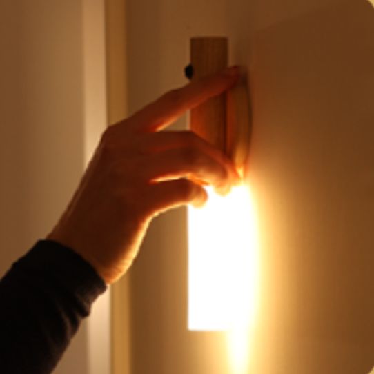 Älykäs LED-valaisin kotiin, säädettävä valo
