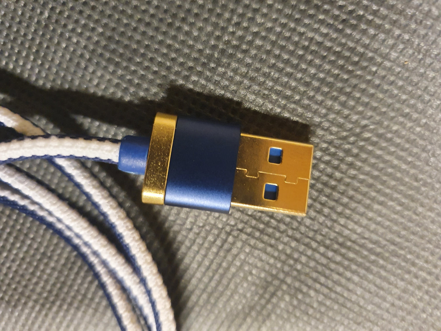 Micro-USB charging cable blue