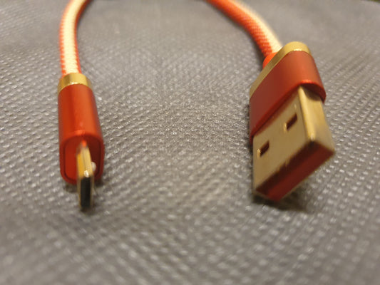 Micro-USB latausjohto punainen