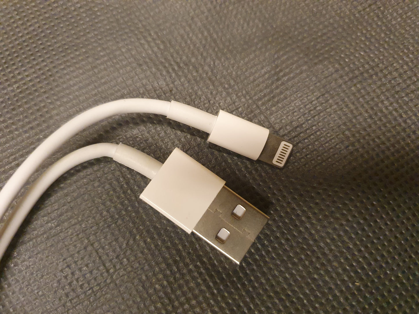 iPhone USB Lightning data cable white