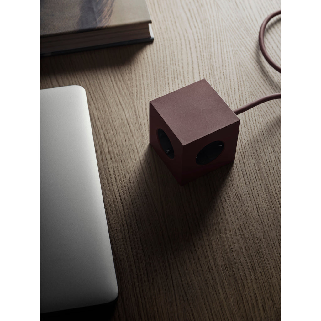 Rusty red avolt square 1 jatkojohto pistorasia 6